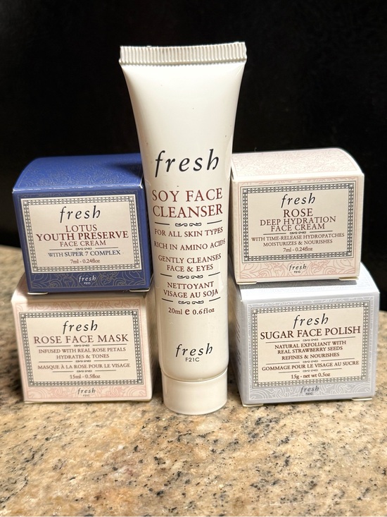 fresh Other - FRESH MINI SOY CLEANSER ROSE FACE MASK LOTUS CREAM SUGAR POLISH SET